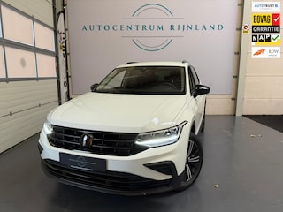 Volkswagen Tiguan 1.5 TSI Move Business Black Design 1 JAAR BOVAG GARANTIE