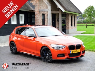 BMW M135i xDrive High Executive ZEER UNIEKE AUTO | Schuifdak | Carbon afwerking | M-performance uitgevoerd | Mosselman stage 1 tuning | Bomvol opties |