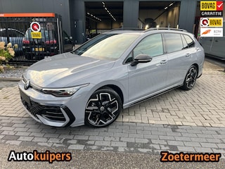 Volkswagen Golf Variant 1.5 eTSI R-line Edition | Met o.a. elektrisch inklapbare trekhaak, panoramadak en elektrische achterklep!