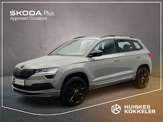 Skoda Karoq Sportline Business 1.5 TSI 150pk DSG Automaat Trekhaak, Panoramadak, Adaptive cruise control, Navigatie, Achteruitrijcamera, Stuurwiel verwarmd, LED koplampen