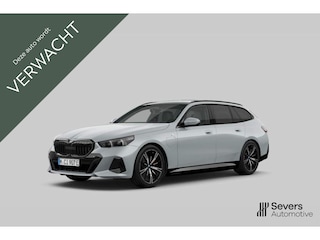 BMW 5-serie Touring 530e xDrive M Sportpakket Pro | Panoramadak | Driving Assistant Professional | Trekhaak | Harman&Kardon | Parking Assistant Plus | Head-Up Display | Elektrische Stoelen | Stoelventilatie |