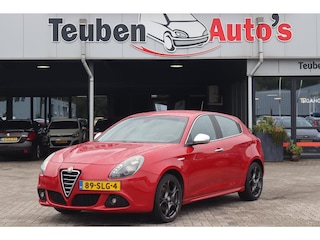Alfa Romeo Giulietta 2.0 JTDm Distinctive Navigatie, Trekhaak, Lederen interieur, Stoelverwarming, Climate control, Cruise control