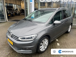 Volkswagen Touran 1.4 TSI 150 pk Highline Business R 7-DSG 1,4TSI Highline Business R | 7 persoons | Navigatie | Trekhaak | A-uitrijcamera | Donkere ramen | Stoel verwarming |