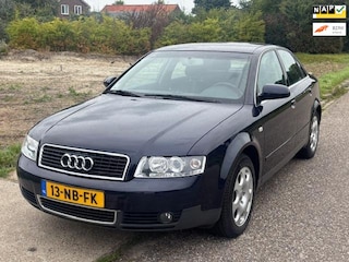 Audi A4 Limousine 2.4 Automaat ECC Audio/Bluetooth TCS EDS LMV 16" ABS ESP Cruisecontrol Trekhaak 155762 km's! NAP! Apk 26/05/2026