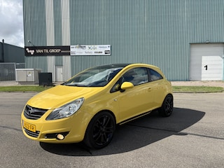 Opel Corsa 1.4-16V Sport 90 PK. Als nieuw rijdende auto met origineel slechts 136.000 KM !!!
