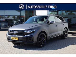 Volkswagen Touareg 3.0 TSi eHybrid 4MOTION R 340KW/462PK DSG, 60 mnd / 100.000km garantie, area view, Harman Kardon, head up, puglia leder, panoramadak, trekhaak, 22" LMV zwart, ergo lederen stoelen met elektrische verstelling en geheugen, r-line in en exterieur, camera voor en achter, side assist, navigatie pro, silicium grey MAT