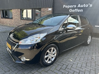 Peugeot 208 1.2 VTi Style Uit voering chroom spiegel kappen +lijsten Navi Airco Cv sportvelegen
