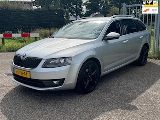 Skoda Octavia Combi 1.6 TDI Greentech Elegance Keyless Xenon DSG NAP Canton
