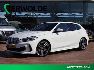 BMW 118i High Executive Edition | Origineel Nederlands | M-sport pakket | Stoelverwarming | Parkeersensoren voor & achter | Lederen Bekleding | Navigatie | Climate Control | LED koplampen | Cruise Control | Apple Carplay | Android Auto |