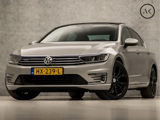 Volkswagen Passat 1.4 TSI GTE Highline 218Pk Automaat (SCHUIFDAK, APPLE CARPLAY, NAVIGATIE, LEDER/ALCANTARA, STOELVERWARMING, KEYLESS, SPORTSTOELEN, ADAPTIVE CRUISE, GETINT GLAS, NIEUWSTAAT)