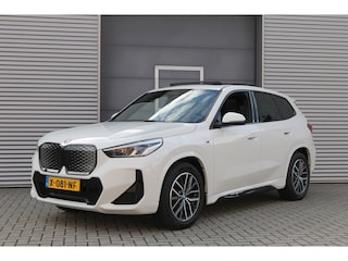 BMW iX1 eDrive20 67 kWh I Pano.dak I M Sportpakket I Camera I Carplay