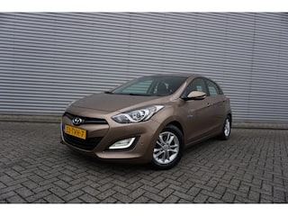 Hyundai i30 1.6 GDI i-Vision Airco / Navi / Cruise / Parkeers. / Elektr. ramen / Camera / NAP