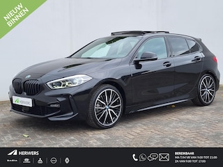 BMW 118i Automaat / Dealer onderhouden / M-Sport / 19" velgen / Navigatie / Panoramadak / Harman Kardon audio / DAB / Sportstoelen / Achteruitrijcamera / Headup display / Digital Cockpit /