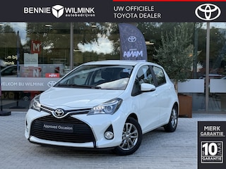 Toyota Yaris 1.3 VVT-i | Navigatie | Trekhaak | Metallic lak