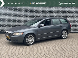 Volvo V50 2.4i Summum | Trekhaak | Memory | Schuif/kantel dak | High Performance audio | Bluetooth | BLIS (blind spot information system) | Alarm | 6CD wisselaar | Keyless drive |