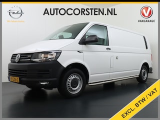 Volkswagen Transporter 2.0TDI 141PK L2H1 AUTOMAAT Leder Airco Trekhaak Camera Voorruitverwarming Bluetooth Highline Sidebars Schuifdeur met Raam Betonplex Vloer Wandbetimmering Tussenwand 1e Eigenaar Euro 5 2.500KG Trekgewicht