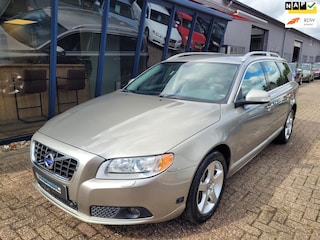 Volvo V70 2.5FT Summum 230PK LEER / XENON / TREKHAAK