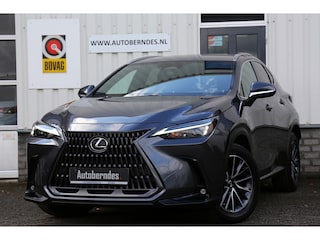 Lexus NX 350h*Fabrieksg.t/m06-2032!*1ste Eig.*Perfect Lexus Onderh.*BTW*ACC/360Camera/Stoelverw./Stuurwielverw./Leder/Dodehoek/Apple Carplay-Android/Keyless Entry+Go/Parkeersens.V+A/18 inch LM*
