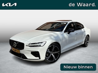 Volvo S60 2.0 B4 Plus Dark | Panoramisch schuif-/kanteldak | Elektrisch inklapbare trekhaak | Adaptive Cruise Control | Stoelverwarming voor + achter