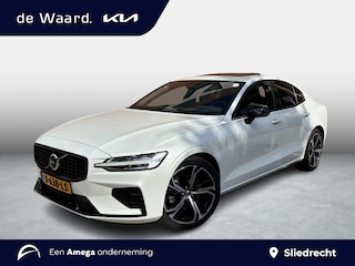 Volvo S60 2.0 B4 Plus Dark | Panoramisch schuif-/kanteldak | Elektrisch inklapbare trekhaak | Adaptive Cruise Control | Stoelverwarming voor + achter