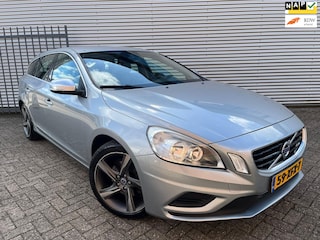 Volvo V60 1.6 T3 R-Design|Leder|Airco|Navi|Cruise|PDC|Trekhaak|