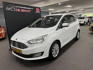 Ford C-MAX 1.0 Trend met trekhaak, navigatie en parkeersensoren rondom.