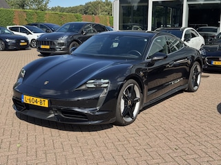 Porsche Taycan Turbo 93 kWh / Panoramadak / Camera / Passenger Display / 20'' / Luchtvering / Matrix LED / Bose / Stoelverwarming 4x / DAB / Cruise Control