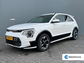 Kia Niro EV DynamicLine 64.8kWh 204pk | Camera | Carplay | Inklapbare spiegels | Adaptive cruise controle | Keyless entry | Full LED | Lichtmetalen velgen 17'' | Navigatie | Parkeersensoren voor en achter | 1e eigenaar | Half lederen bekleding | 1e eigenaar