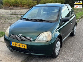 Toyota Yaris 1.0-16V VVT-i Sol 3-Drs Stuurbekrachtiging El. pakket Audio/CD ABS Getint glas Achterklepspoiler Colorpakket NW Apk!
