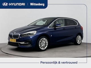 BMW 2-serie Tourer 225XE iPERFORMANCE HIGH EXECUTIVE ^| NAVI | CLIMA | CRUISE | CAMERA | CHIQUE IVOOR LEDER INTERIEUR | LM VELGEN | PRIVACY GLASS | AUTOMAAT | HYBRID |