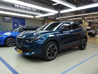 Alfa Romeo Junior Elettrica Speciale 54 kWh | Achteruitrijcamera | Cruise control adaptief met Stop&Go en stuurhulp | LED koplampen