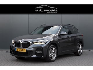 BMW X1 SDrive18i High Executive M-PAKKET | ADAPTIEVE CRUISE CONTROL | TREKHAAK | HEAD UP DISPLAY
