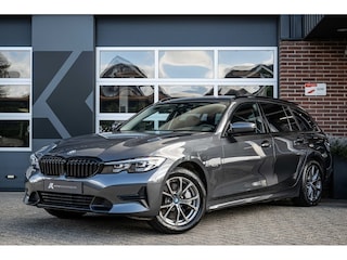 BMW 330e xDrive | Sportline | Shadow | Cruise control | Parkeersenoren voor/achter | Stuurwiel verwarming | 17' Inch |