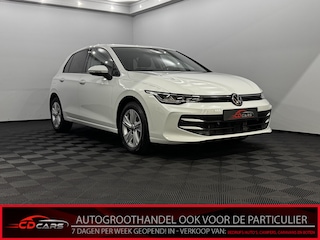 Volkswagen Golf 1.5 TSI Life Business Clima, Apple carplay,  Parkeersensoren, Stoelverwarming, Sfeerverlichting, Led, Keyless start, 2 jaar garantie