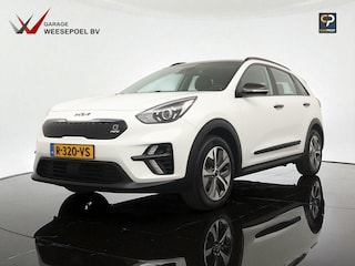 Kia Niro 64kWh Edition (SOH 100%) - Zwarte wrap - Navigatie - Camera - Stoel- en stuurverwarming - Adaptive cruise control - Fabrieksgarantie tot 04-2029