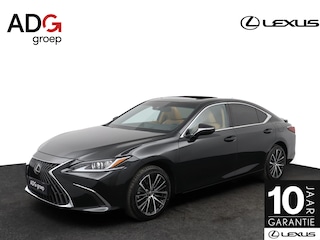 Lexus ES 300h Luxury Line | Schuif-/kanteldak | Elektrisch bedienbare achterklep | Nieuw! | Uit voorraad leverbaar