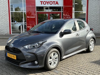 Toyota Yaris 1.5 HYBRID 115 CLIMA APPLE/ANDROID CAMERA BLUETOOTH AD-CRUISE LM-VELGEN NL-AUTO