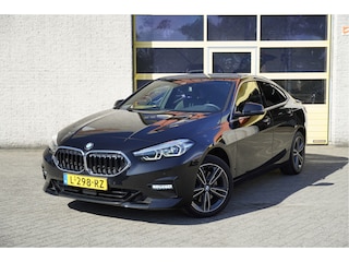 BMW 218i Automaat! Business Edition BJ2021 Lmv 17" | Led | Pdc | Navi | Dashboard verlichting | Virtual cockpit | Climate control | Cruise control | Sportstoelen | Verwarmde voorstoelen | Zwarte hemel | Extra getint glas