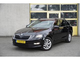 Skoda Octavia Combi 1.5 TSI 150PK! Automaat Business Edition BJ2020 Lmv 16" | Led | Pdc | Navi | App-Connect | Climate control | Cruise control | Verwarmde voorstoelen | RS-Sport stuurwiel | Extra getint glas