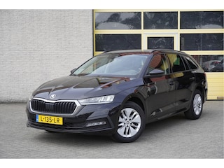 Skoda Octavia Combi 1.0 TSI Business Edition BJ2021 Lmv 16" | Led V+A | Pdc | Navi | Dynamische knipperlichten | Elek. achterklep | App-Connect | Virtual cockpit | Climate control | Cruise control | Extra getint glas