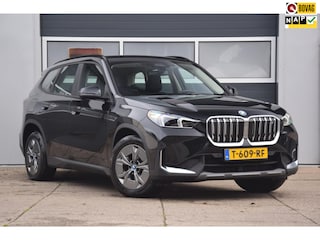 BMW iX1 XDrive30 Launch Edition 67 kWh + 7.757 EURO AAN EXTRA OPTIES!!