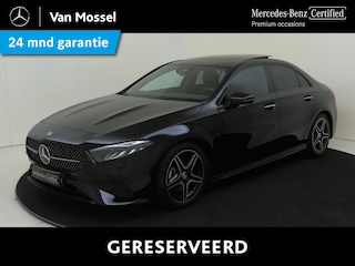Mercedes-Benz A-klasse 180 Star Edition AMG Line Panoramadak / Nightpakket / Memory Seats / Parkeercamera / Keyless Entry / Sfeerverlichting /