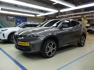Alfa Romeo Tonale 1.3T PHEV Sprint Q4 280pk | Afn. Trekhaak | Stuur/Stoelverwarming | Navigatie | 19"LMV | Achteruitrijcamera | Adaptive Cruise |