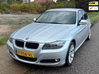 BMW 318i Luxury Line ECC Audio/CD Leder/Stof B-Xenon Sportstoelen LMV 17" Cruisecontrol ESP PDC Dealeronderhoud Nw Apk!