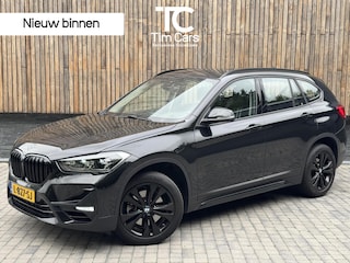 BMW X1 sDrive20i Business Edition Automaat Sport Line | HUD | LED verlichting | Sportstoelen | Head-up display | 18 inch lichtmetalen velgen | Shadow Line | Climate & Cruise control | Parkeersensoren achter