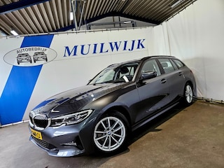 BMW 3-serie Touring 320i Business Edition / Trekhaak / Full LED / NL Auto