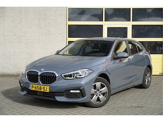 BMW 118i Automaat! Business Edition BJ2022 Lmv 16" | Led V+A | Pdc | Navi | Virtual cockpit | Climate control | Cruise control | Getint glas