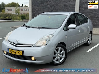 Toyota Prius 1.5 VVT-i Business Edition // Leder // Distr.VV. // Veel Opties // Rijd Schakelt Goed!