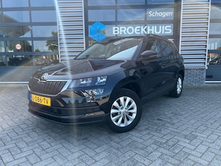 Skoda Karoq 1.0 TSI 110 pk Business Edition | Trekhaak | Apple Carplay | Cruise control | Parkeer sensoren | Stoel verwarming |