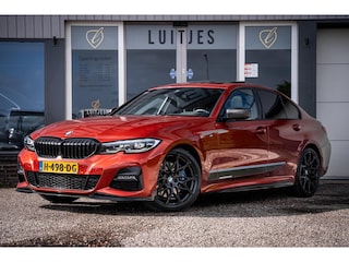 BMW 320i M-Performance I Schuifdak I Leder I BTW I HuD I 19'' I Sfeerverlichting I Org.NL I Dealer-onderhouden I NAP